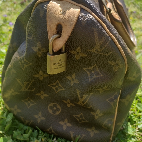 Authentic Louis Vuitton speedy 30 lock no key - Picture 8 of 16
